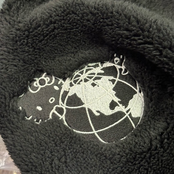 Jeff staple/hello Kitty collaboration. Sherpa fleece jacket embroidered. - Picture 8 of 10